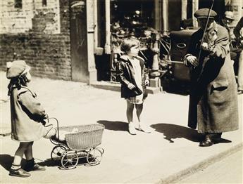 OGDEN, BEECHER (1873-1963) A group of approximately 90 photographs by Ogden documenting New York City,